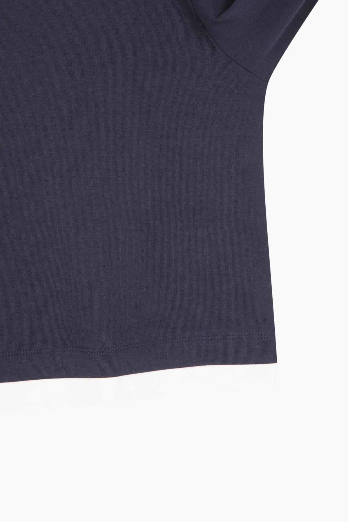 T-shirt con contrasto e ricamo