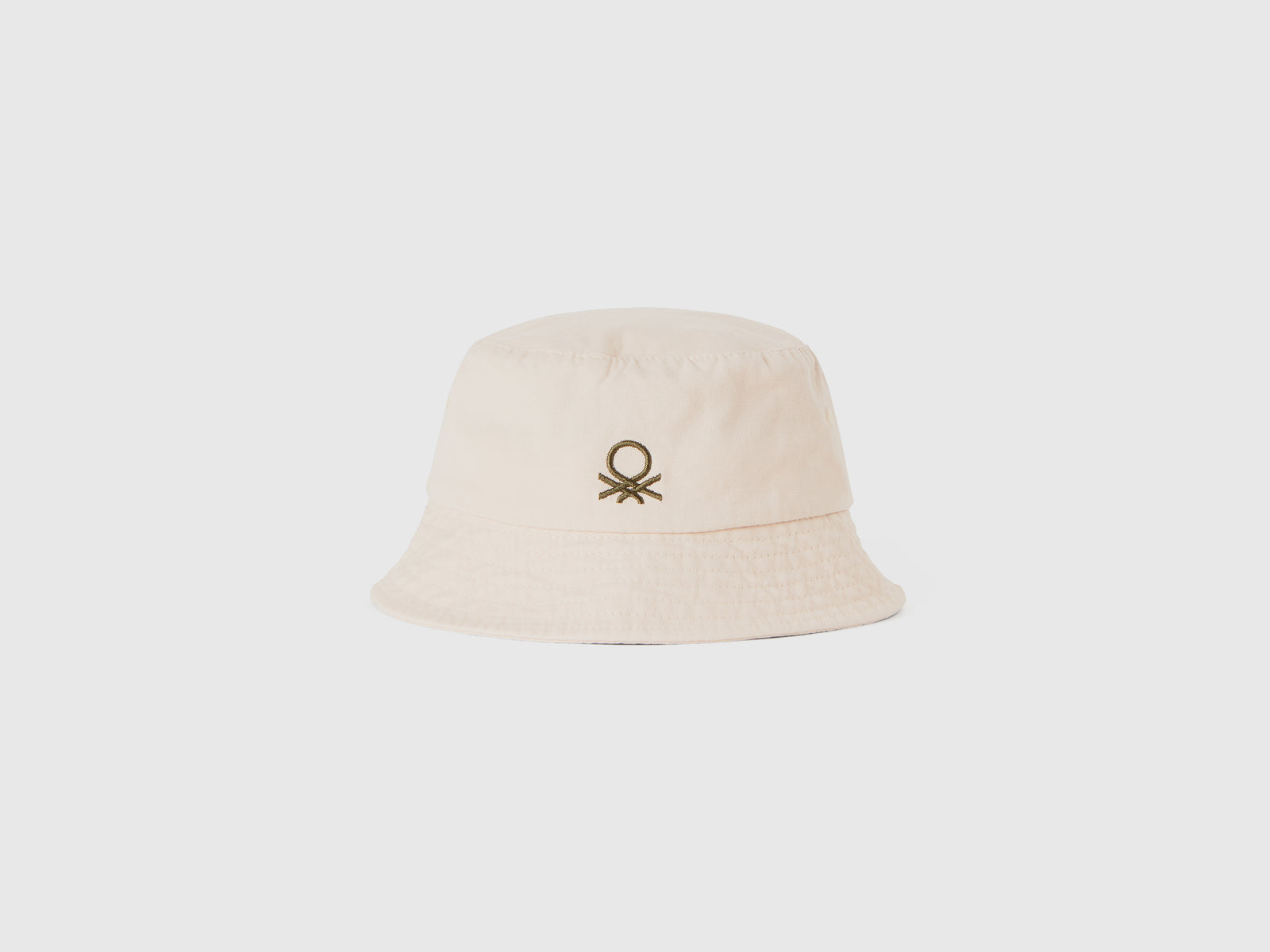 Cappellino alla pescatora con ricamo logo da bambino bianco panna | Benetton Outlet