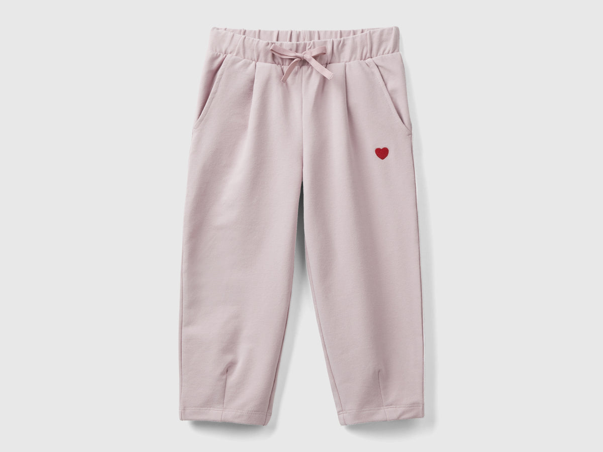 Joggers slim fit con ricamo