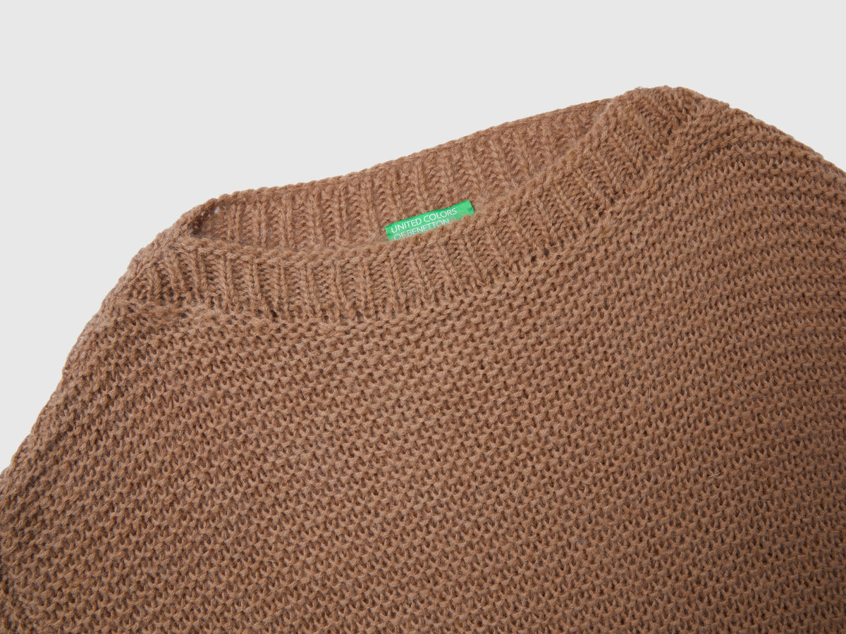 Maglia con scollo a barchetta