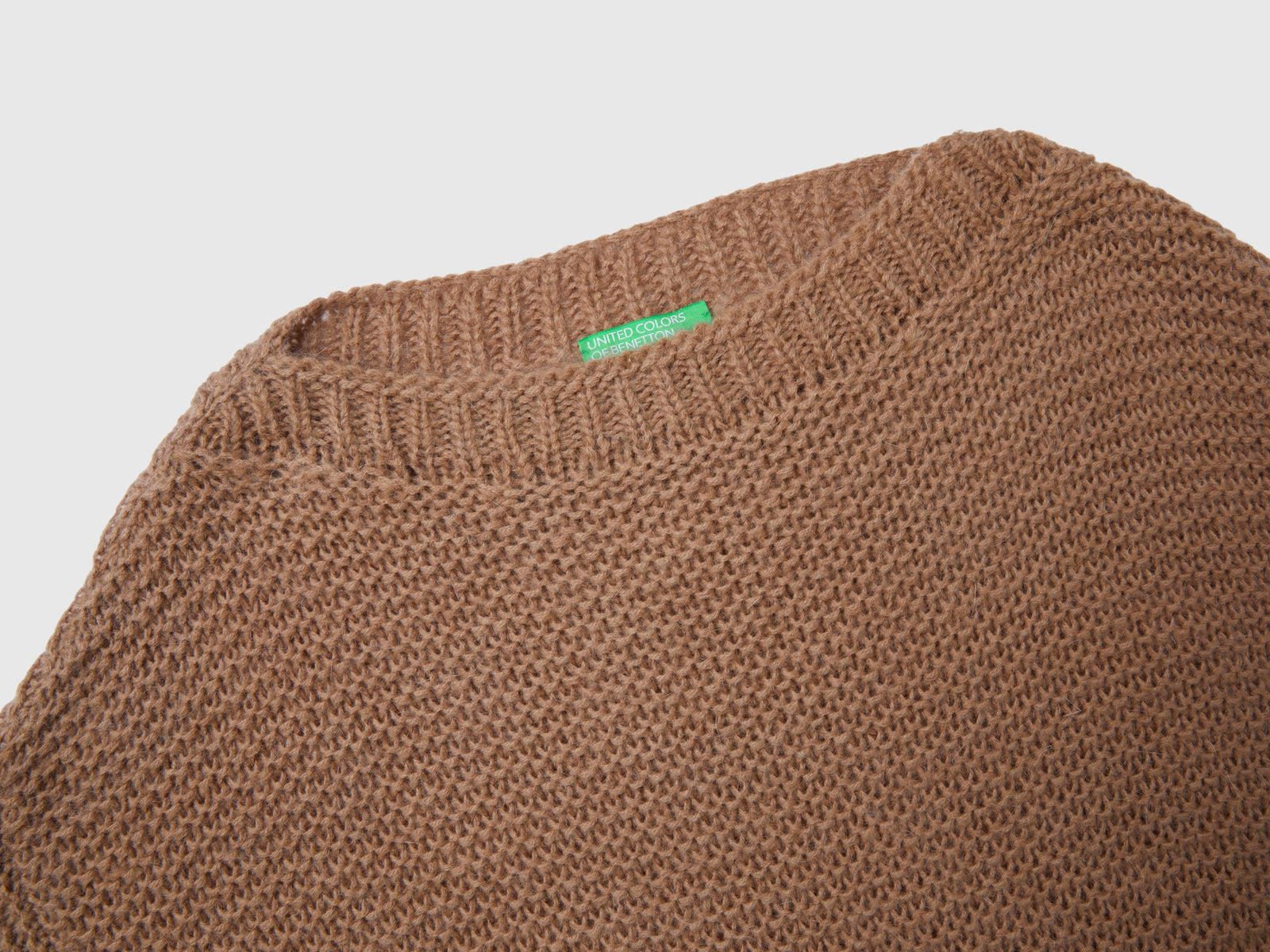 Maglia con scollo a barchetta da donna cammello 3 | Benetton Outlet