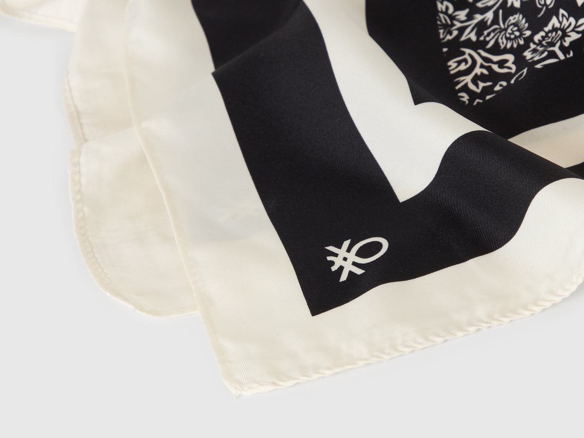 Foulard fantasia in tessuto