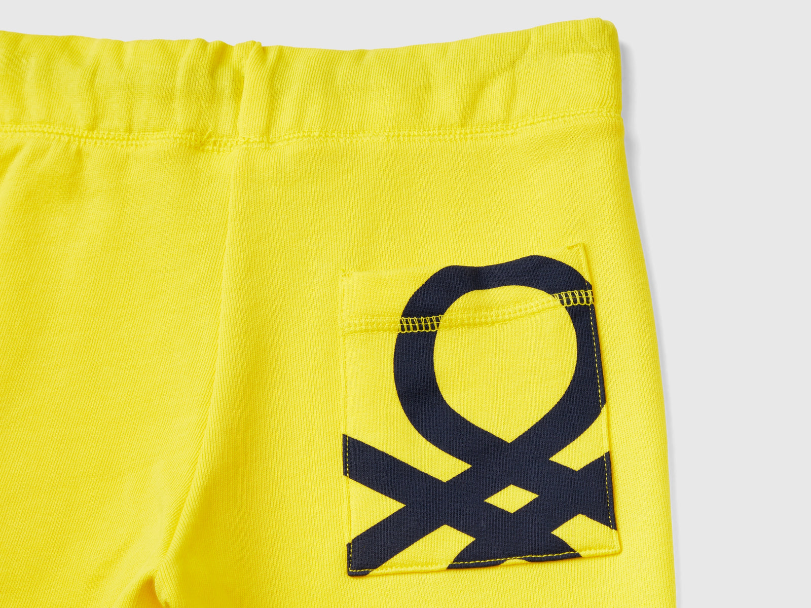 Pantaloni in felpa 100% cotone da bambino giallo 2 | Benetton Outlet