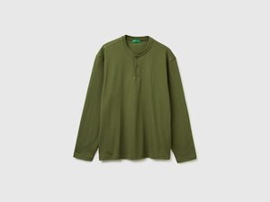 T-shirt con scollo serafino