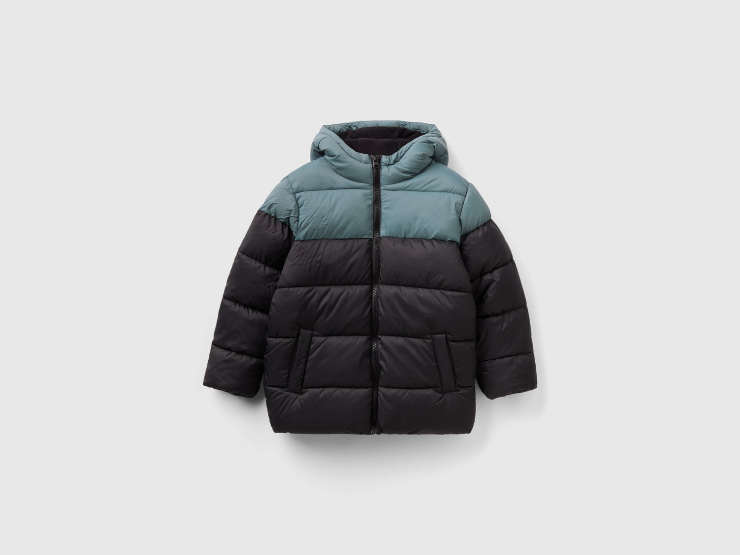 Giubbotto color block con cappuccio da bambino nero | Benetton Outlet