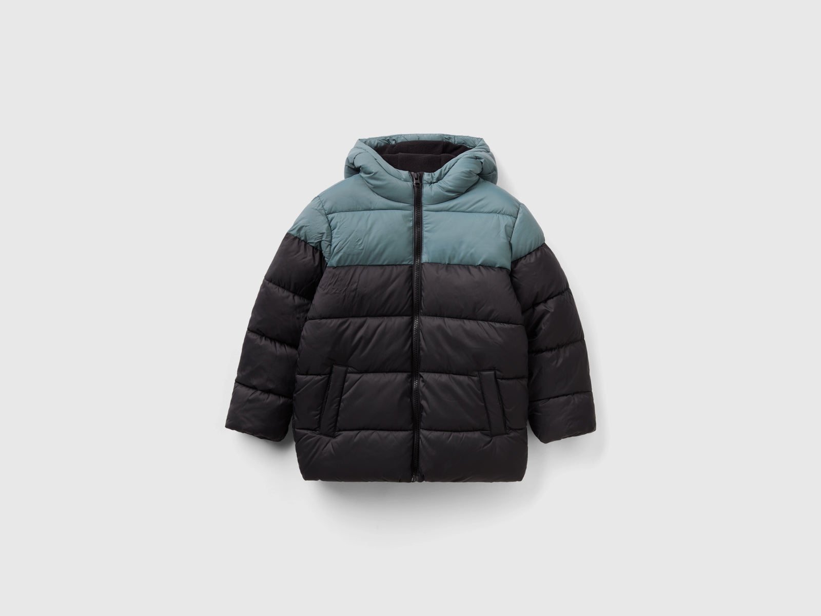 Giubbotto color block con cappuccio da bambino nero | Benetton Outlet