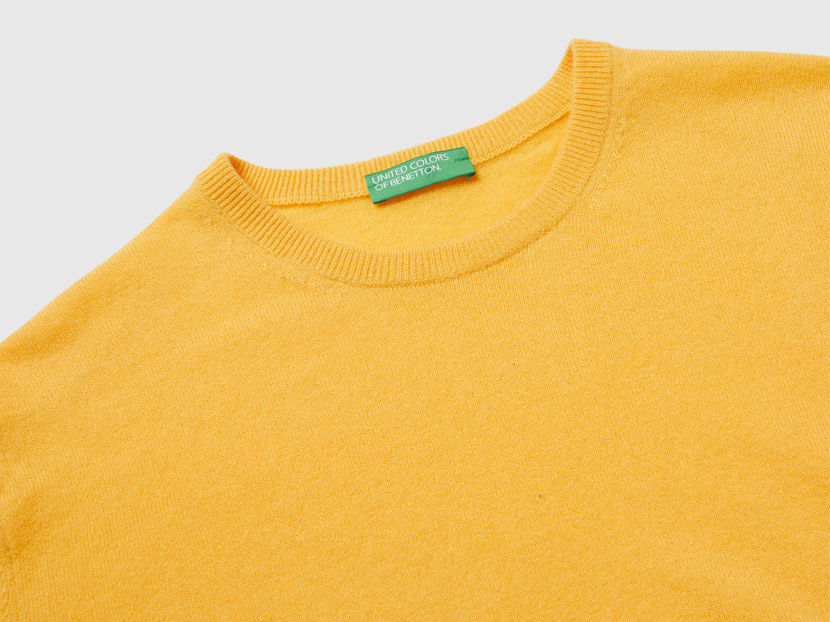 Maglia girocollo giallo in pura lana Merino