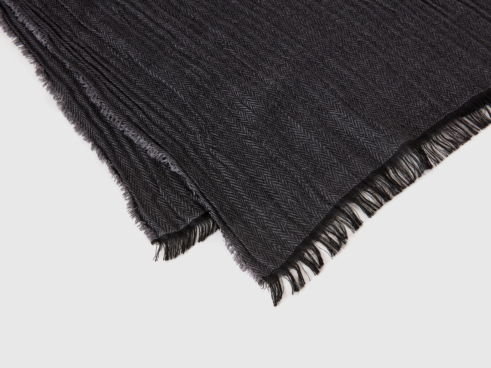 Sciarpa con tessuto riciclato da uomo nero 2 | Benetton Outlet
